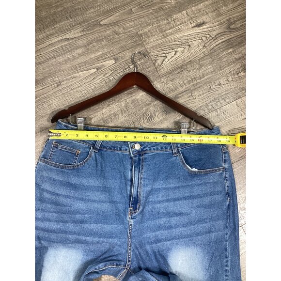 Shein Curve 3XL Ripped Distressed Capri Jeans Womens Blue Denim Strachey Fit New - Picture 8 of 9